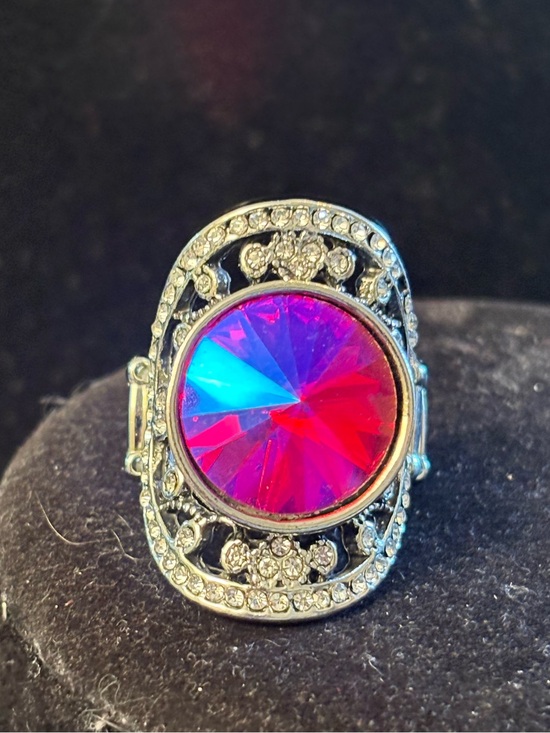 paparazzi Jewelry - Silver-Tone Ring with Iridescent Pink-Red Crystal